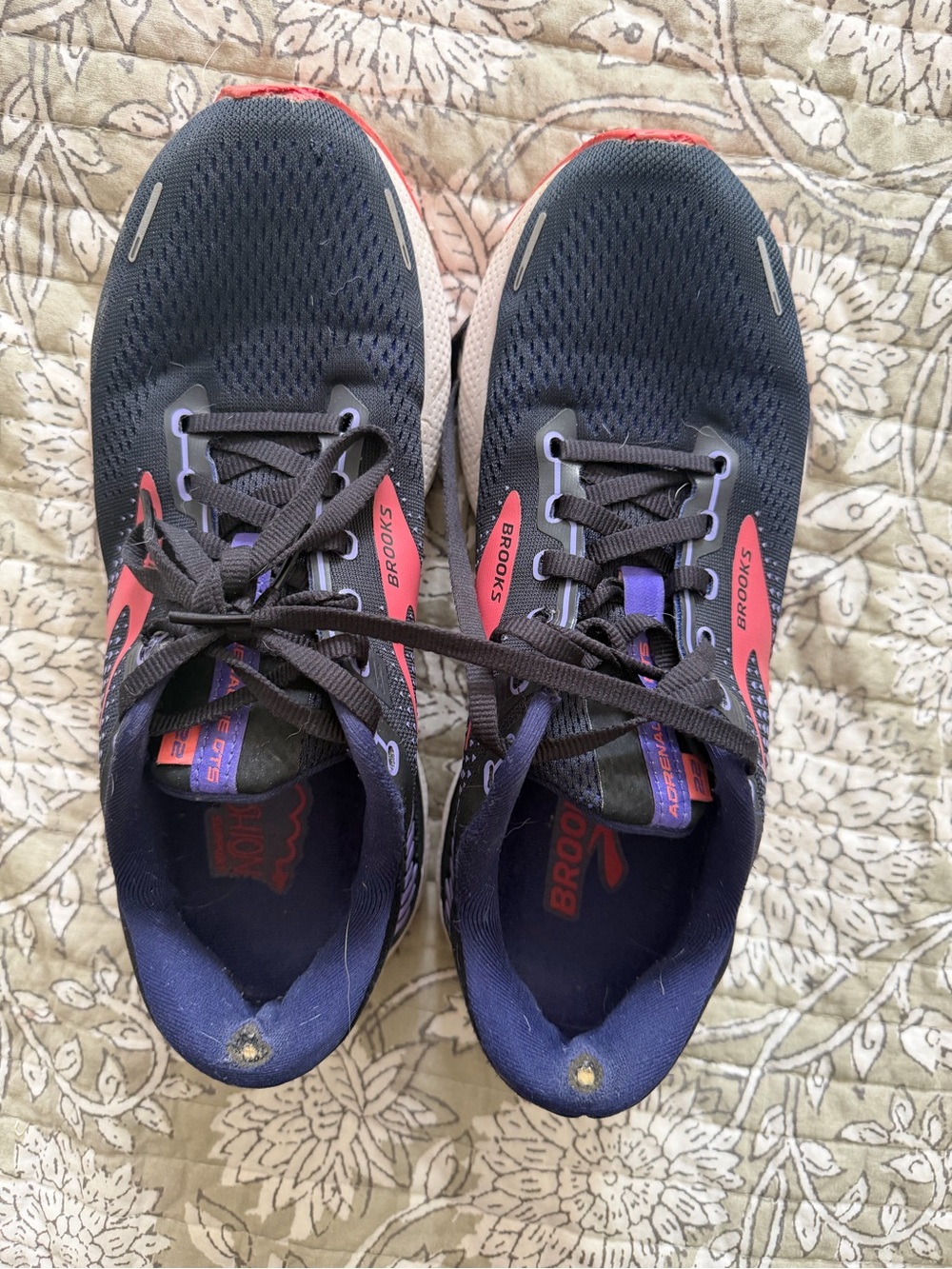 Brooks women’s adrenaline – Navy with Coral Accents size 10